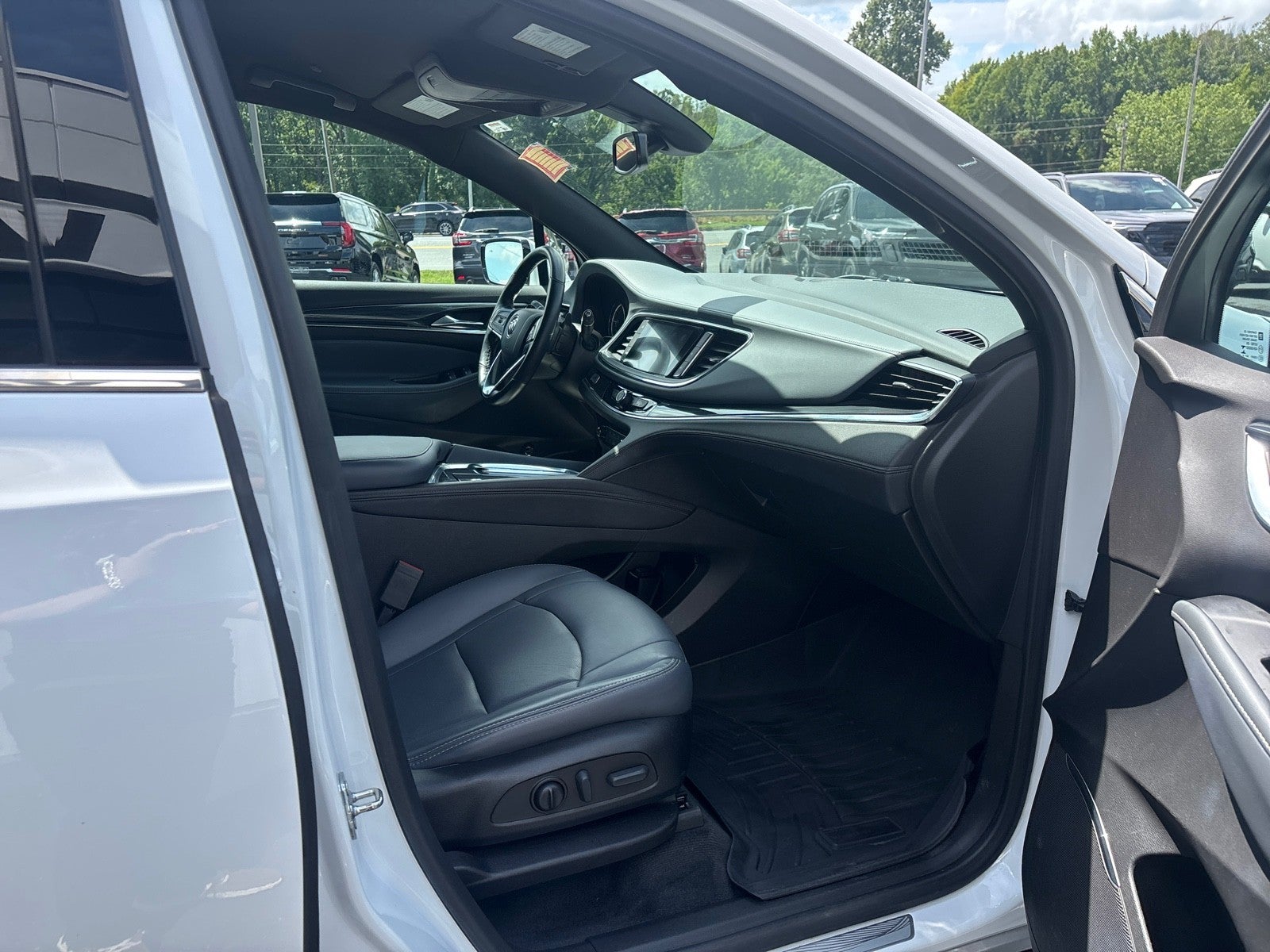 2022 Buick Enclave Essence