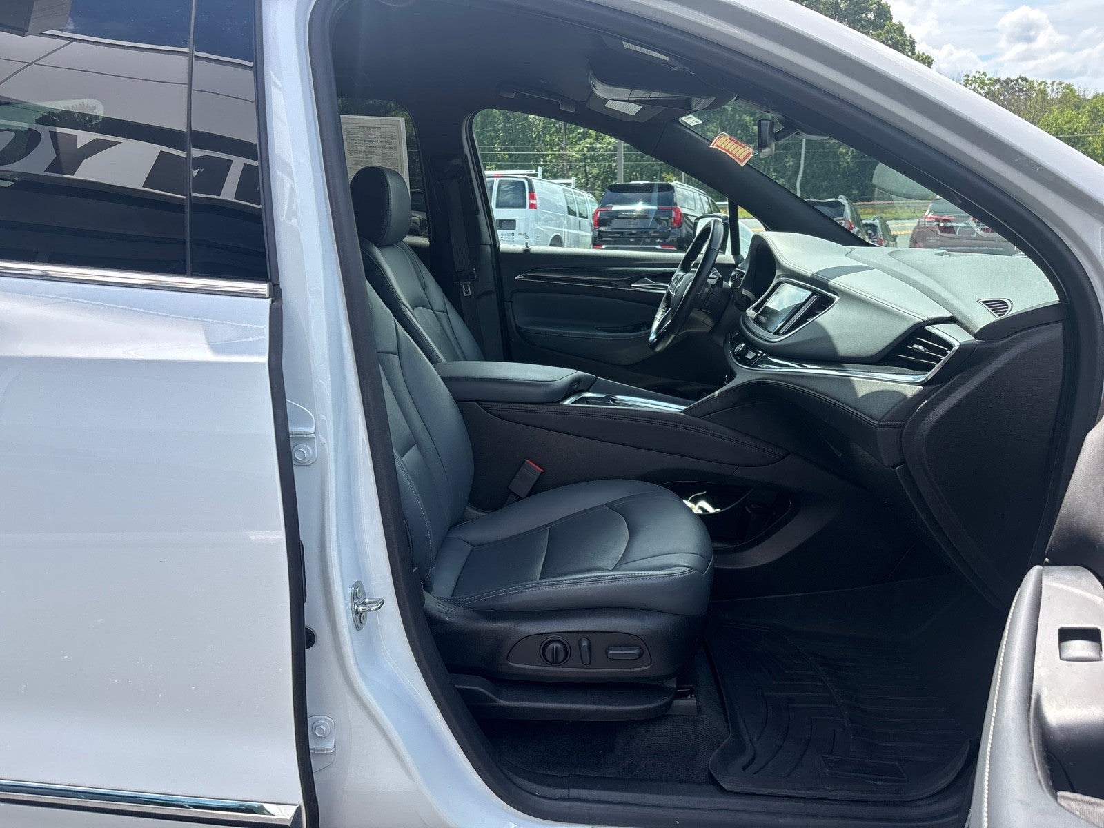2022 Buick Enclave Essence
