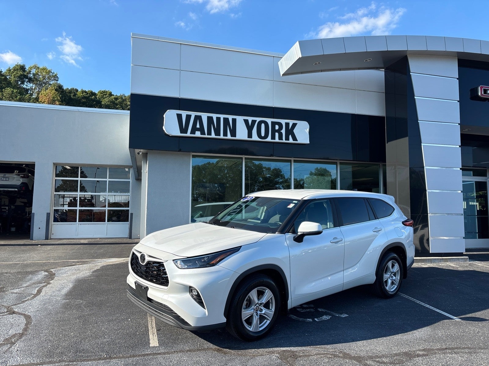 2023 Toyota Highlander LE