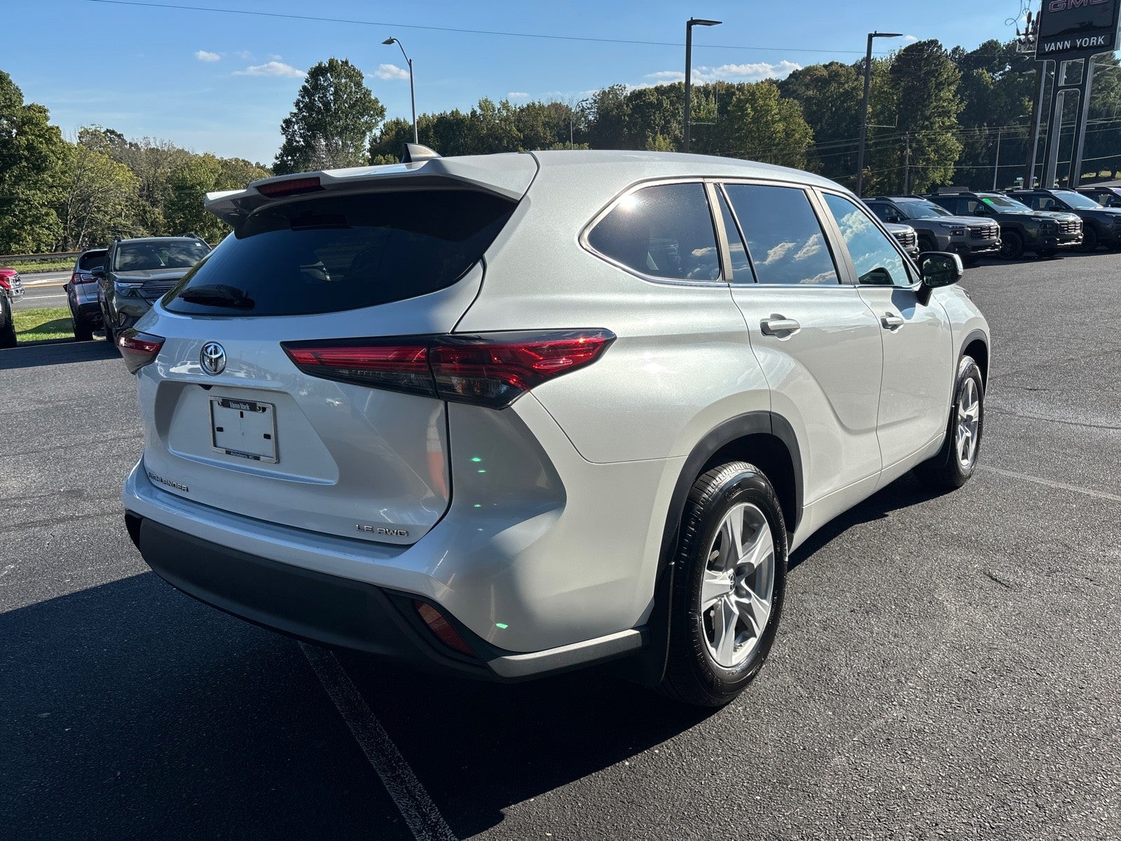 2023 Toyota Highlander LE