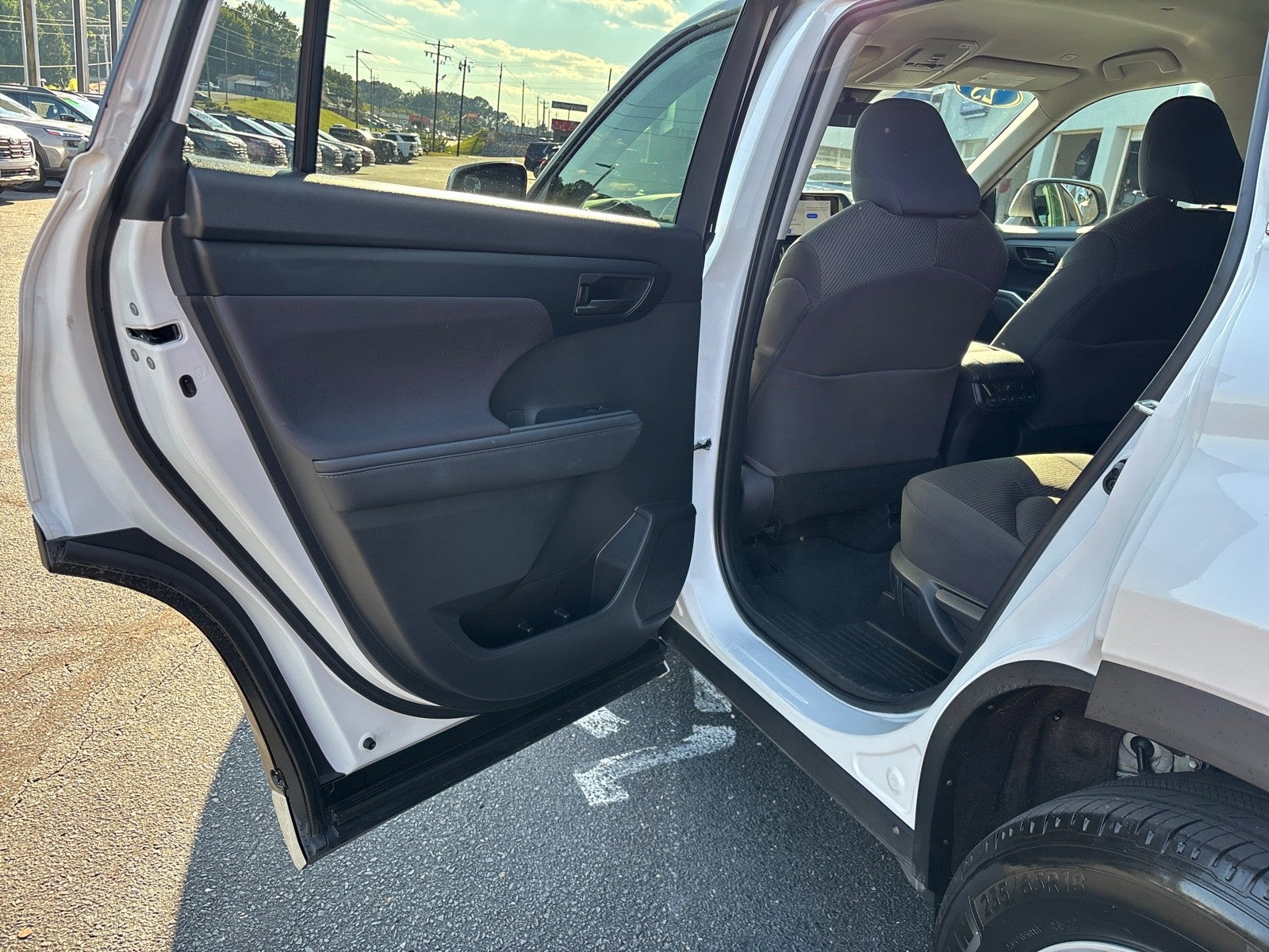 2023 Toyota Highlander LE