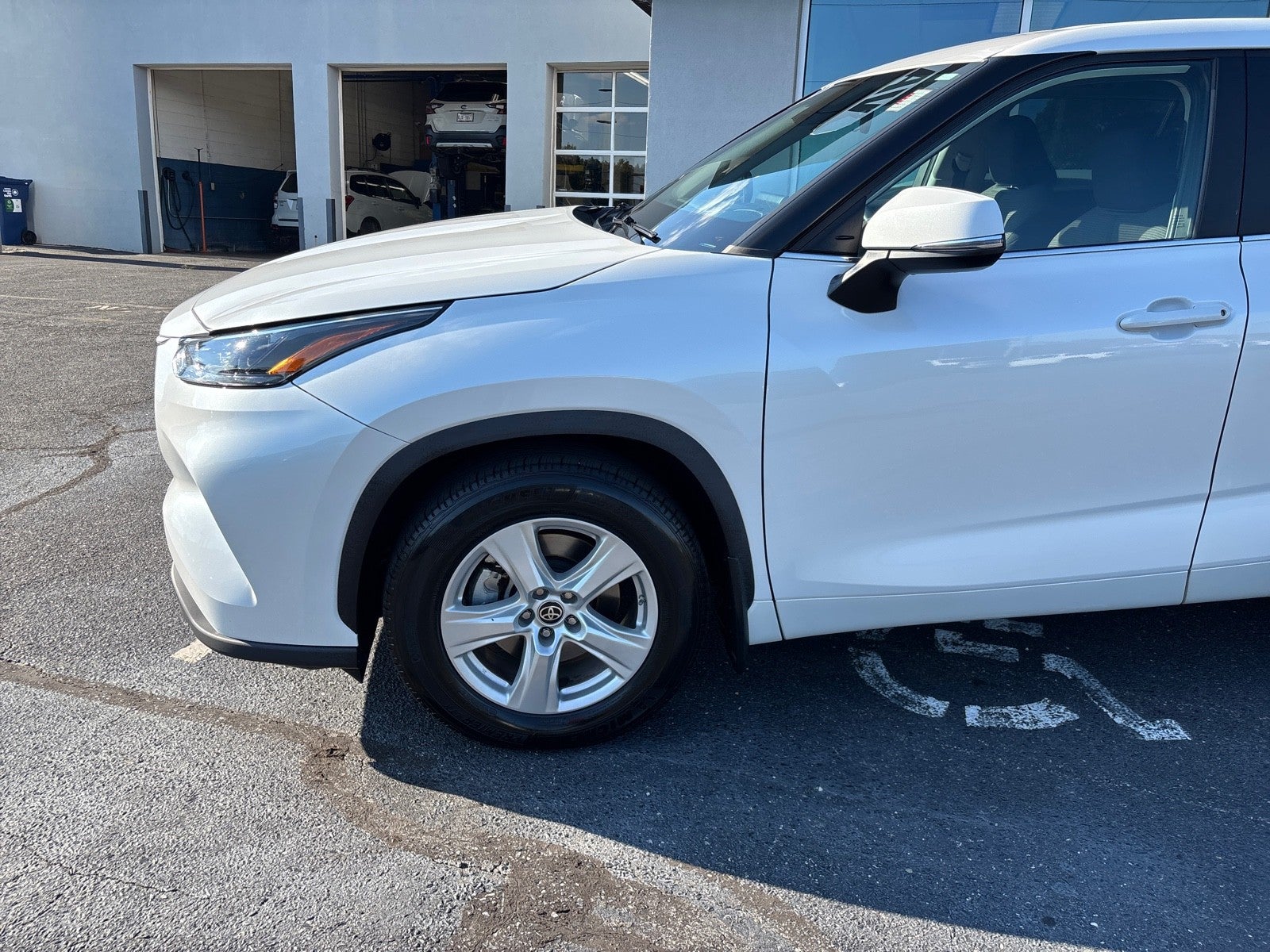 2023 Toyota Highlander LE