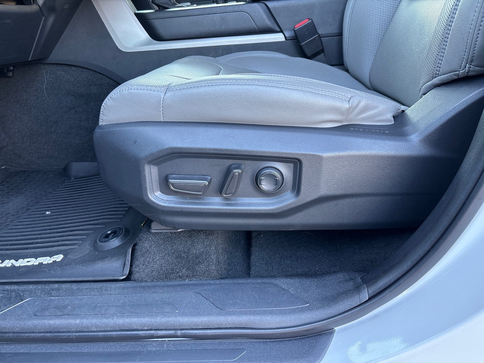 2022 Toyota Tundra 4WD SR5