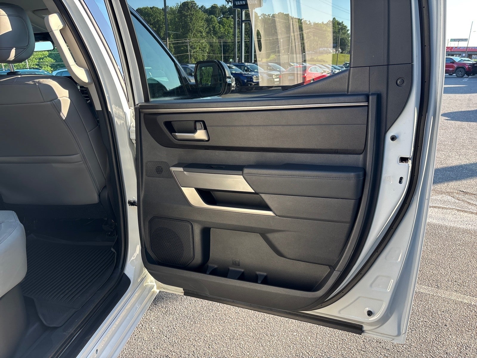 2022 Toyota Tundra 4WD SR5