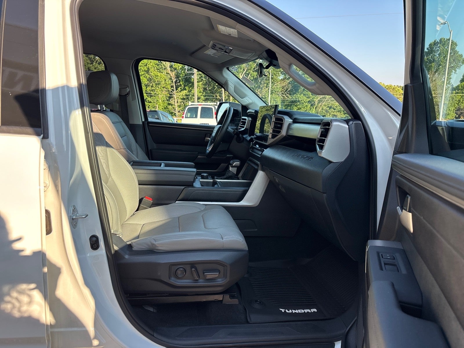 2022 Toyota Tundra 4WD SR5