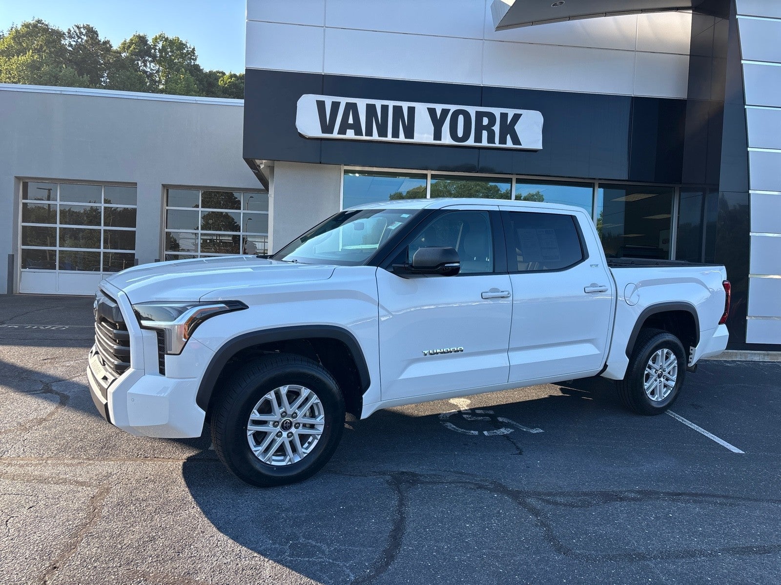2022 Toyota Tundra 4WD SR5