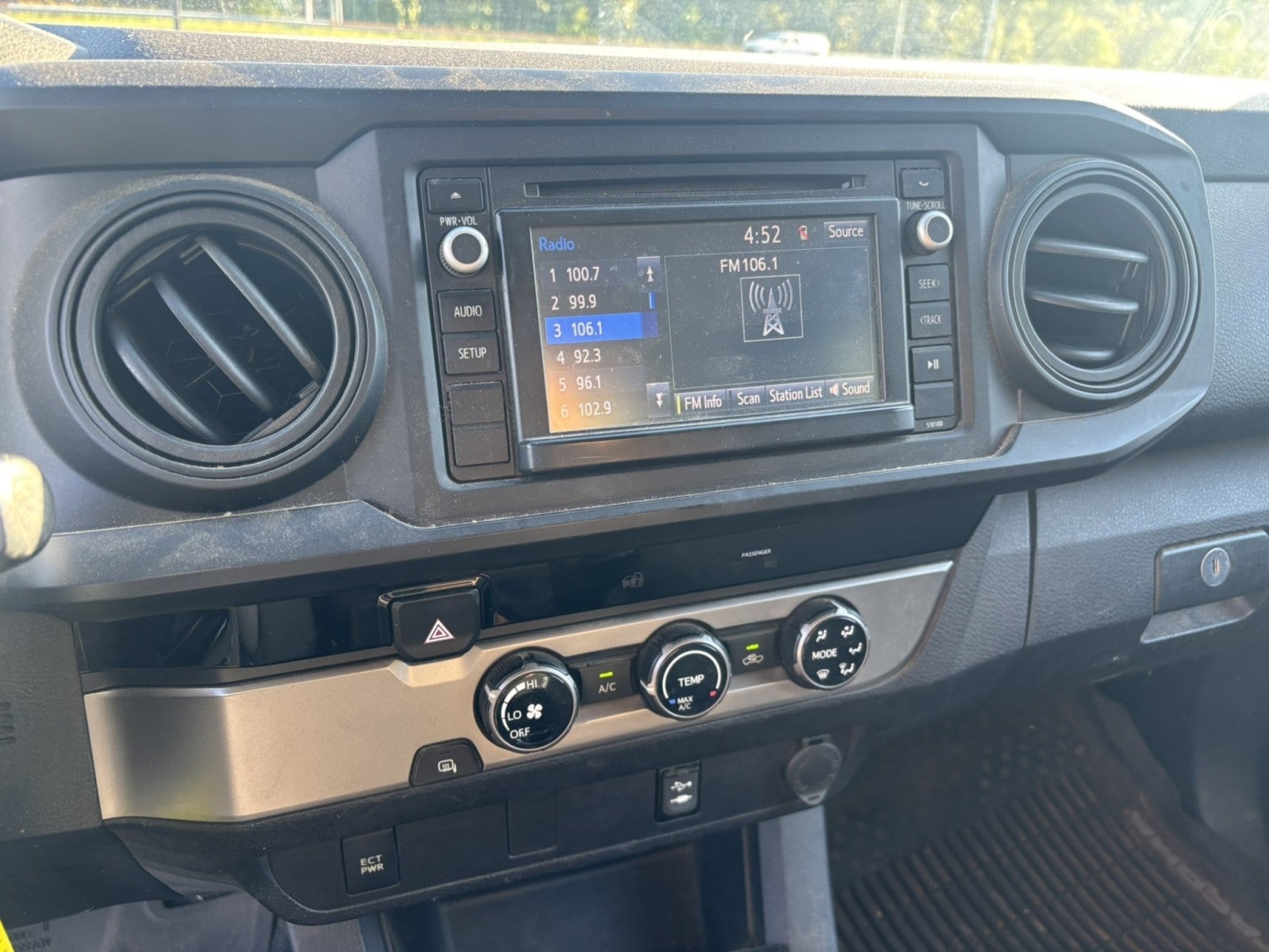 2016 Toyota Tacoma SR