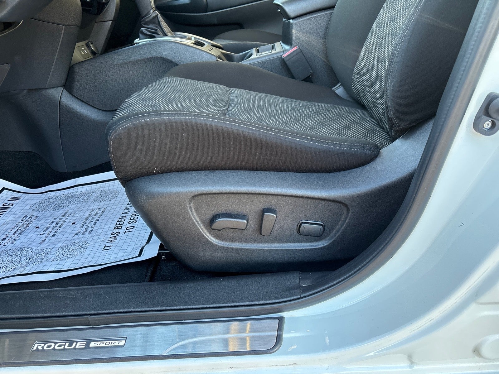 2022 Nissan Rogue Sport SV