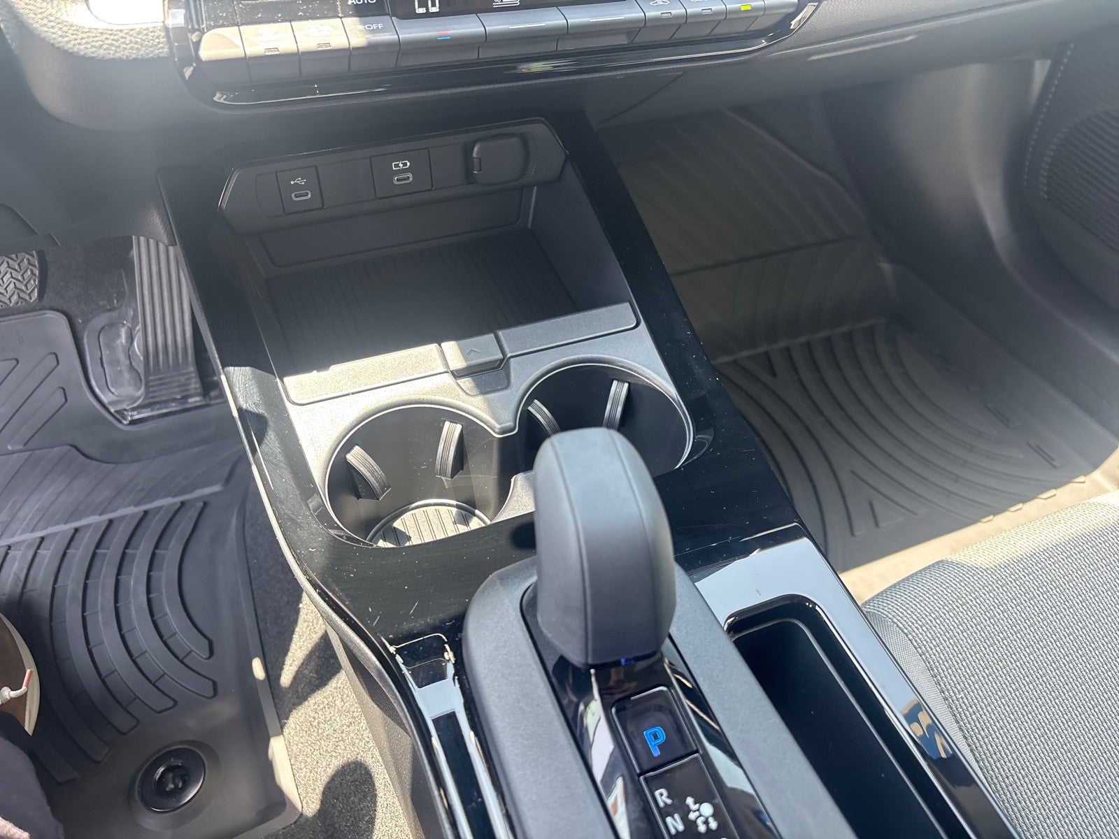 2025 Toyota Prius LE