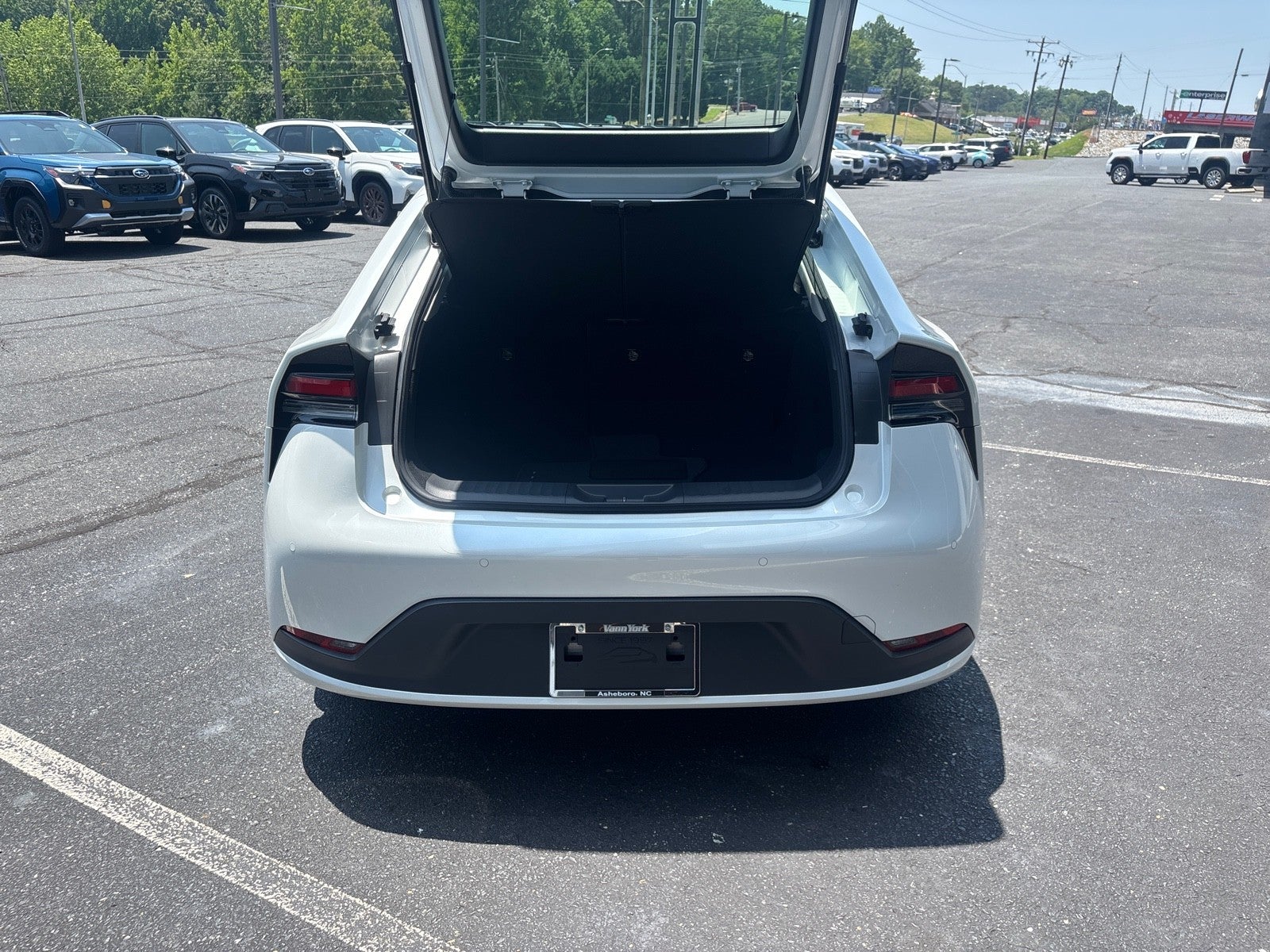 2025 Toyota Prius LE
